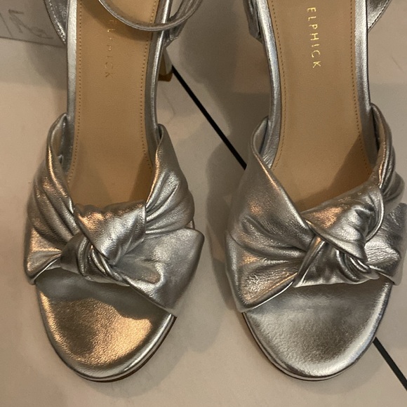 brans new! Gorgeous heels with two different straps - Picture 2 of 4